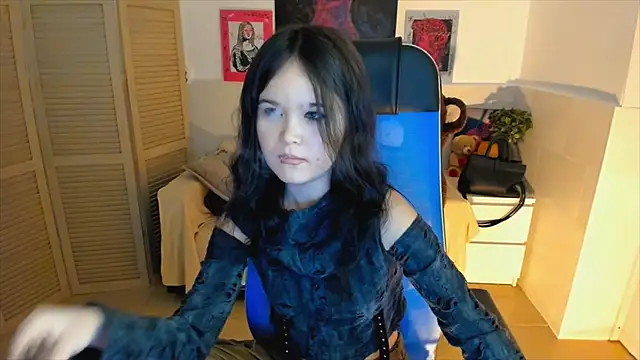 Elainebeness online show from 10-17-25, 07:26