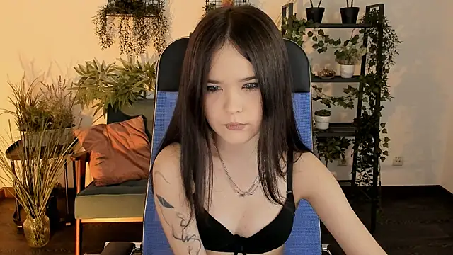 Elainebeness online show from 12-16-25, 07:07