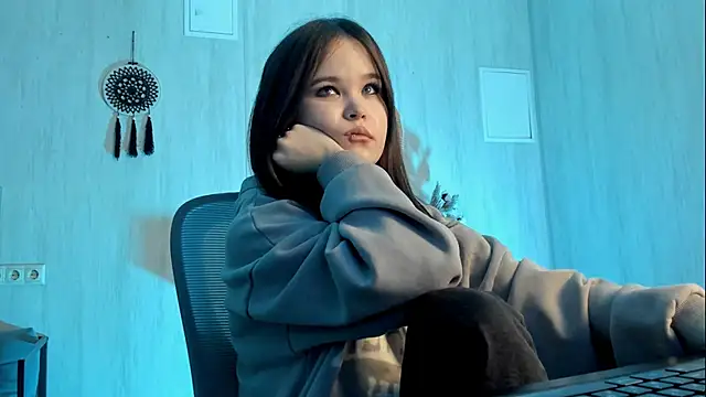 Elainebeness online show from 11-13-25, 07:29