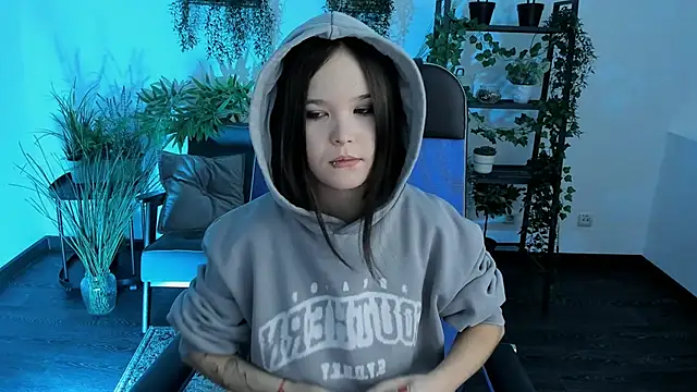 Elainebeness online show from 12-21-25, 07:26