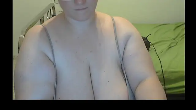 Snapshot of Maebi chatting on 07-16-26, 08:39 Maebi online show from 07-16-26, 08:39
