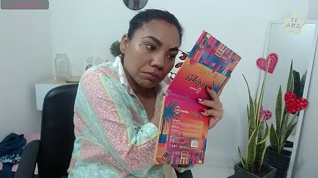 Snapshot of KatrinaReds chatting on 02-27-25, 11:50 KatrinaReds online show from 02-27-25, 11:50
