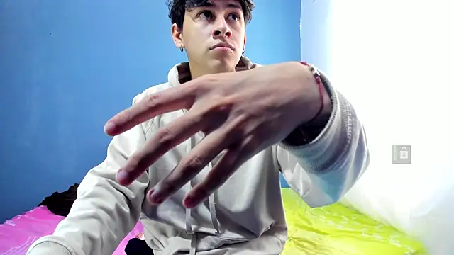 Snapshot of Kanterfun chatting on 02-19-25, 02:01 Kanterfun online show from 02-19-25, 02:01