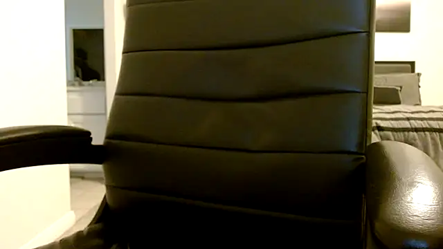 Snapshot of GirthBullger4You chatting on 09-22-25, 05:57 GirthBullger4You online show from 09-22-25, 05:57