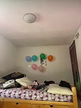 Miss oliviaa online show from 04-18-26, 07:51