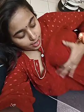 Snapshot of Sweet-Rani chatting on 05-17-26, 06:08 Sweet-Rani online show from 05-17-26, 06:08