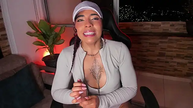 Snapshot of emilyfitness chatting on 12-23-24, 06:33 emilyfitness online show from 12-23-24, 06:33