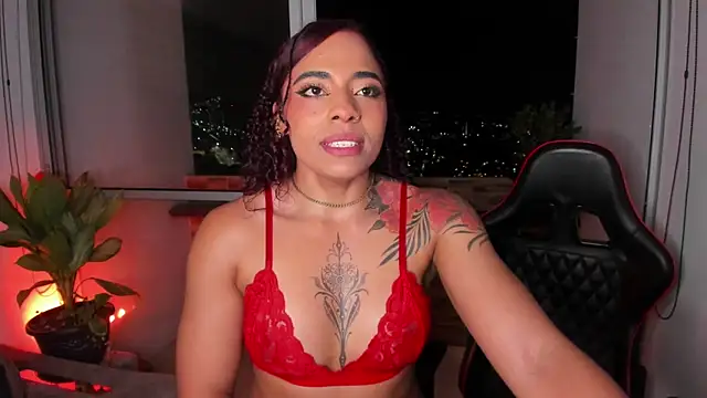 Snapshot of emilyfitness chatting on 12-05-24, 07:21 emilyfitness online show from 12-05-24, 07:21