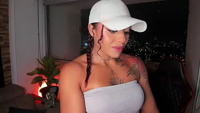 Snapshot of emilyfitness chatting on 03-15-25, 04:02 emilyfitness online show from 03-15-25, 04:02