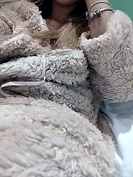 fofinhaa12 online show from 02-06-26, 03:13