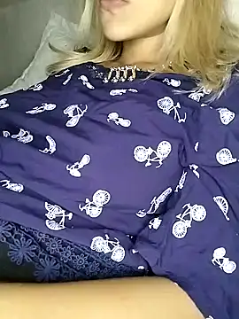 Snapshot of fofinhaa12 chatting on 03-19-25, 12:15 fofinhaa12 online show from 03-19-25, 12:15