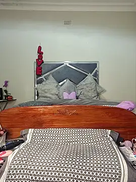 ThickianaRider online show from 05-10-26, 01:53