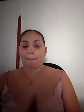 Snapshot of MirandaSoto chatting on 03-07-25, 02:23 MirandaSoto online show from 03-07-25, 02:23