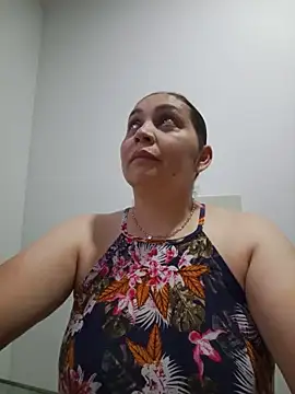 Snapshot of MirandaSoto chatting on 06-19-26, 03:45 MirandaSoto online show from 06-19-26, 03:45