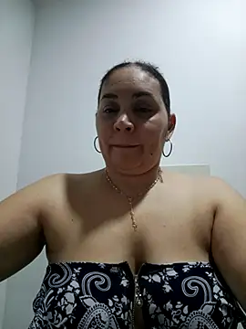 Snapshot of MirandaSoto chatting on 10-08-25, 03:41 MirandaSoto online show from 10-08-25, 03:41