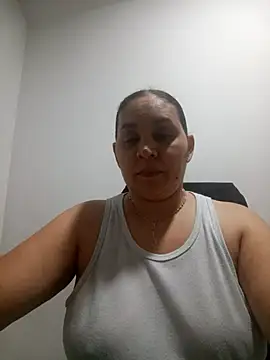 Snapshot of MirandaSoto chatting on 09-18-25, 04:04 MirandaSoto online show from 09-18-25, 04:04