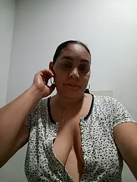 Snapshot of MirandaSoto chatting on 10-12-25, 03:41 MirandaSoto online show from 10-12-25, 03:41
