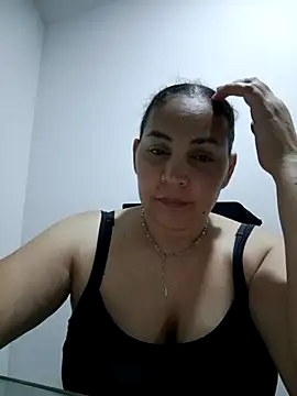 Snapshot of MirandaSoto chatting on 10-17-25, 03:54 MirandaSoto online show from 10-17-25, 03:54