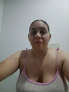 Snapshot of MirandaSoto chatting on 07-05-26, 06:20 MirandaSoto online show from 07-05-26, 06:20