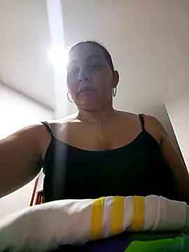 Snapshot of MirandaSoto chatting on 10-15-25, 03:38 MirandaSoto online show from 10-15-25, 03:38