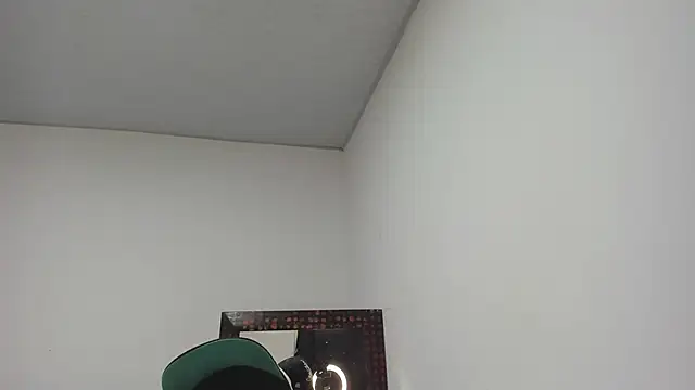 Snapshot of Karljensen33 chatting on 02-26-25, 03:21 Karljensen33 online show from 02-26-25, 03:21