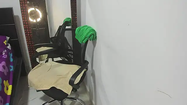 Snapshot of Karljensen33 chatting on 01-14-25, 08:59 Karljensen33 online show from 01-14-25, 08:59