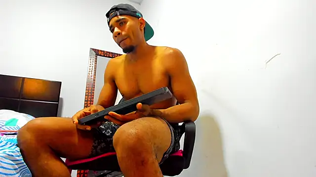 Snapshot of Karljensen33 chatting on 12-30-24, 12:00 Karljensen33 online show from 12-30-24, 12:00