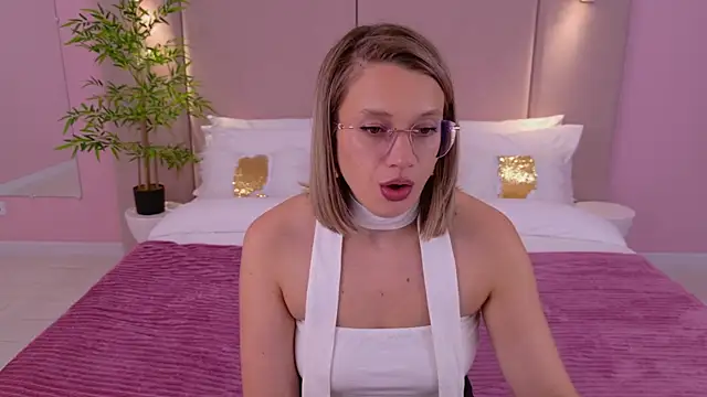 EmilyBoom online show from 03-06-25, 06:19