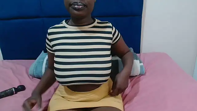 Snapshot of MilkyTitties chatting on 06-10-26, 04:30 MilkyTitties online show from 06-10-26, 04:30