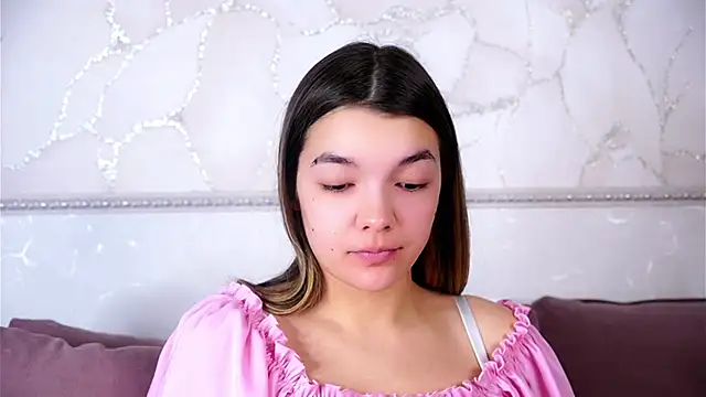 VeronaAppleberry online show from 12-15-25, 01:55