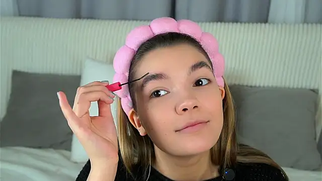 VeronaAppleberry online show from 10-25-25, 11:09