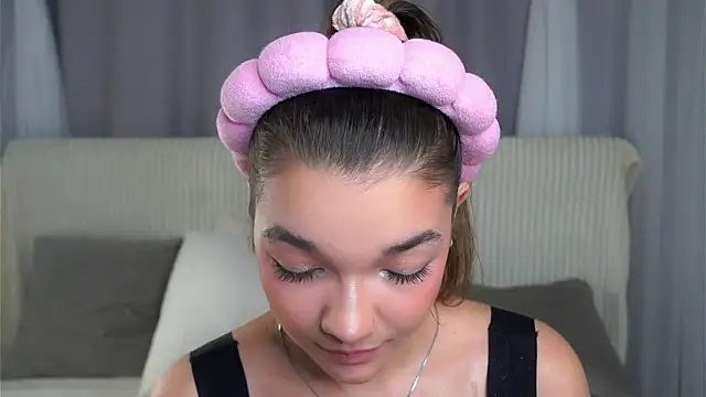 VeronaAppleberry online show from 10-23-25, 11:31