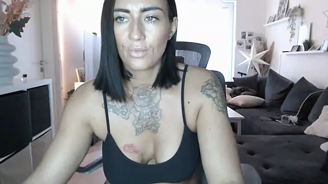 Snapshot of IntiMia chatting on 01-19-26, 08:29 IntiMia online show from 01-19-26, 08:29