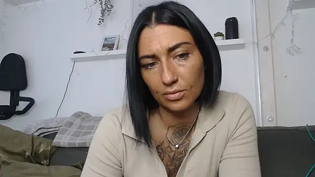 IntiMia online show from 01-22-25, 07:57