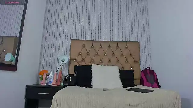 Snapshot of veneno_hot chatting on 02-18-25, 03:41 veneno hot online show from 02-18-25, 03:41