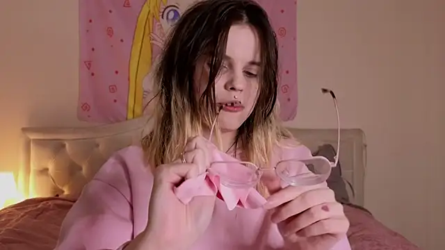 HanaMitsuri online show from 12-13-25, 11:44