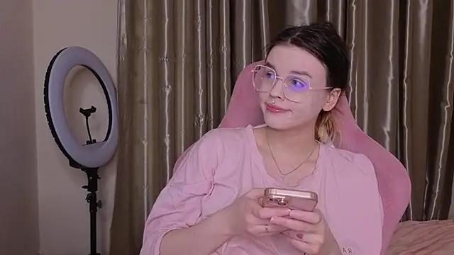 HanaMitsuri online show from 03-27-26, 08:54