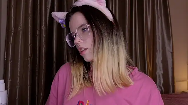 HanaMitsuri online show from 12-20-25, 03:26