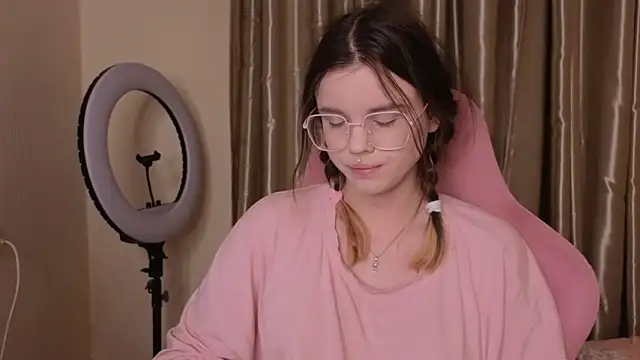 HanaMitsuri online show from 03-31-26, 03:41