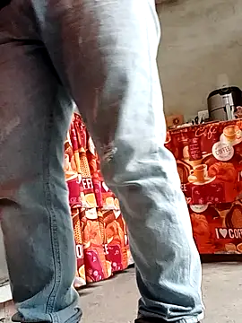 Snapshot of luchoarr chatting on 12-17-24, 06:42 luchoarr online show from 12-17-24, 06:42