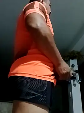 Snapshot of luchoarr chatting on 12-13-24, 04:00 luchoarr online show from 12-13-24, 04:00