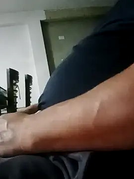 Snapshot of luchoarr chatting on 10-18-25, 03:08 luchoarr online show from 10-18-25, 03:08