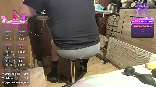 misteryman1956 online show from 04-10-26, 06:37