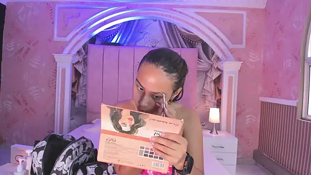 Snapshot of sheyla_sweet18 chatting on 02-01-25, 04:00 sheyla sweet18 online show from 02-01-25, 04:00