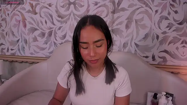 Snapshot of sheyla_sweet18 chatting on 02-07-25, 01:53 sheyla sweet18 online show from 02-07-25, 01:53