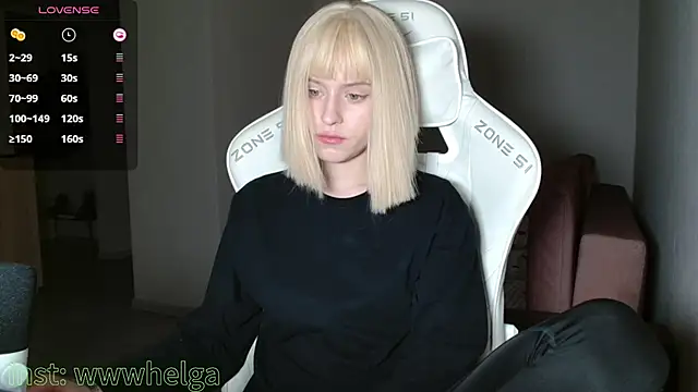 LizaKisses online show from 11-18-25, 04:21