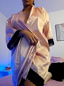 VictoriaEvaans  online show from 11-18-25, 10:34