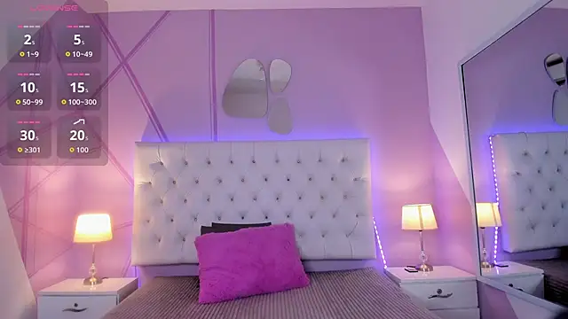 Nicol Betancur online show from 10-30-25, 03:27