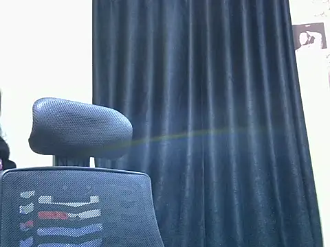 Horny-slut  online show from 04-18-26, 03:31