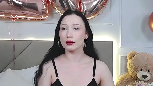 LeilaLow online show from 02-18-25, 12:17